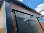 Doppel-Sanitärcontainer – 2 Unabhängige Kabinen, WC, Waschbecken & Boiler – Bild 3